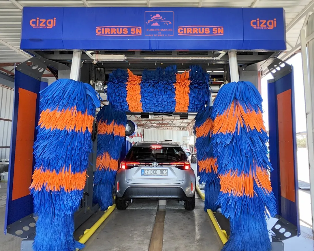 A car inside a Cirrus 5N with orange and blue brushes, the CIRRUS 5N name on the gantry
